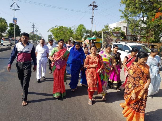 Ahmednagar Lok Sabha Election 2019 live result & winner: Sujay Vikhe VS Sangram Jagtap Votes & Results 1 | अहमदनगर लोकसभा निवडणूक निकाल 2019: सुजय यांच्या यशासाठी आईचे साईबाबांना साकडे : दोन खासदारांनी घेतले साईदर्शन Ahmednagar Lok Sabha Election 2019 live result & winner: Sujay Vikhe VS Sangram Jagtap Votes & Results 1 | अहमदनगर लोकसभा निवडणूक निकाल 2019: सुजय यांच्या यशासाठी आईचे साईबाबांना साकडे : दोन खासदारांनी घेतले साईदर्शन