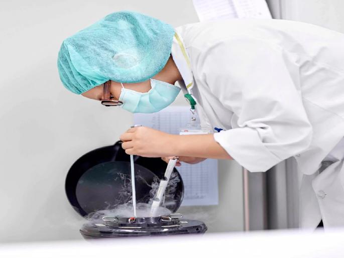 China: Bank pays Rs 56,000 to find sperm donor; But this condition is a problem for the youth | China: स्पर्म डोनर शोधण्यासाठी बँक देतेय ५६ हजार रुपये; पण ‘ही’ एक अट युवकांसाठी ठरतेय अडचण China: Bank pays Rs 56,000 to find sperm donor; But this condition is a problem for the youth | China: स्पर्म डोनर शोधण्यासाठी बँक देतेय ५६ हजार रुपये; पण ‘ही’ एक अट युवकांसाठी ठरतेय अडचण