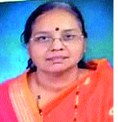 Satari senior citizens involved in keeping themselves | सातारी ज्येष्ठ नागरिक स्वत:ला ठेवताहेत गुंतून Satari senior citizens involved in keeping themselves | सातारी ज्येष्ठ नागरिक स्वत:ला ठेवताहेत गुंतून