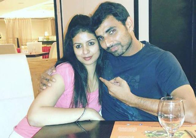 Mohammad Shami should be standing in the square and smashing him - Where is Haseen | मोहम्मद शामीला भर चौकात उभे करून फटके मारायला हवेत - हसीन जहाँ