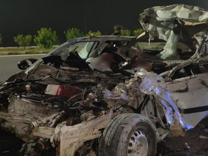 up shamli butrada flyover accident swift car crashes into canter four youths dead on spot | Video - काळाचा घाला! उत्तर प्रदेशच्या शामलीत भीषण अपघात, ४ मित्रांचा मृत्यू, कारचा चक्काचूर up shamli butrada flyover accident swift car crashes into canter four youths dead on spot | Video - काळाचा घाला! उत्तर प्रदेशच्या शामलीत भीषण अपघात, ४ मित्रांचा मृत्यू, कारचा चक्काचूर