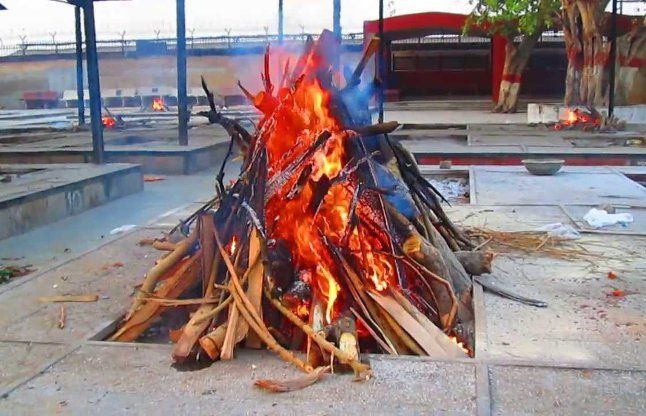 When relatives allege that the bones have disappeared ...! | चितेमधील अस्थी गायब झाल्याचा आरोप नातेवाईक करतात तेव्हा...! When relatives allege that the bones have disappeared ...! | चितेमधील अस्थी गायब झाल्याचा आरोप नातेवाईक करतात तेव्हा...!