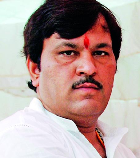 Anand Tandvancha cast certificate is bogus; Sachin Kalyanshetti gets bored without going to school Salary: Shankar Mhetre's charge | आनंद तानवडेंचाही जातीचा दाखला बोगस; सचिन कल्याणशेट्टी शाळेत न जाता उकळतात पगार : शंकर म्हेत्रे यांचा आरोप