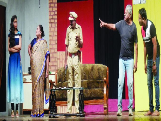 The lanes of the house due to the tranquility of the Shantas | शांतेच्या कार्ट्यामुळे सभागृहात हास्याचे कारंजे The lanes of the house due to the tranquility of the Shantas | शांतेच्या कार्ट्यामुळे सभागृहात हास्याचे कारंजे