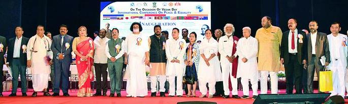 The creation of a healthy society with the thought of great personalities | महापुरुषांच्या विचारांवर चालल्यानेच सुदृढ समाजाची निर्मिती The creation of a healthy society with the thought of great personalities | महापुरुषांच्या विचारांवर चालल्यानेच सुदृढ समाजाची निर्मिती