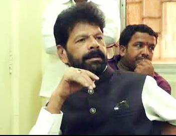 Solapur Lok Sabha elections; Bansode's objection to contest candidates; The bogus certificate for Mahamwamis | सोलापूर लोकसभा निवडणुक ; स्पर्धेतील उमेदवारांवर बनसोडे यांचा आक्षेप..साबळे हे उपरे; तर महास्वामींचा दाखला बोगस ! Solapur Lok Sabha elections; Bansode's objection to contest candidates; The bogus certificate for Mahamwamis | सोलापूर लोकसभा निवडणुक ; स्पर्धेतील उमेदवारांवर बनसोडे यांचा आक्षेप..साबळे हे उपरे; तर महास्वामींचा दाखला बोगस !