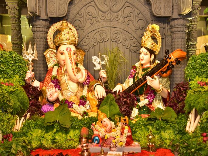 Sharda Gajanana decorated with various leafy vegetables; 'Shri''s'' hall decorated with 2,000 pots | शारदा गजाननाला विविध पालेभाज्यांची आकर्षक सजावट; २ हजार गड्ड्यांनी सजला ‘श्रीं’ चा गाभारा Sharda Gajanana decorated with various leafy vegetables; 'Shri''s'' hall decorated with 2,000 pots | शारदा गजाननाला विविध पालेभाज्यांची आकर्षक सजावट; २ हजार गड्ड्यांनी सजला ‘श्रीं’ चा गाभारा