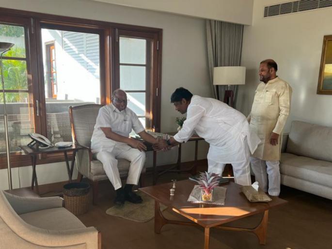 Sharad Pawar's entry in the campaign of 'Ravi chance...' | Pune By Election: 'रवी संधीचा फायदा घे...' कसब्याच्या प्रचारात शरद पवारांची एंट्री Sharad Pawar's entry in the campaign of 'Ravi chance...' | Pune By Election: 'रवी संधीचा फायदा घे...' कसब्याच्या प्रचारात शरद पवारांची एंट्री