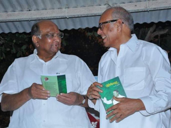 And on the birthday suddenly Sharad Pawar came to the farm and wished him well | ...अन् वाढदिवशी अचानक शेतात शरद पवार आले आणि अभिष्टचिंतन व शुभेच्छा दिल्या And on the birthday suddenly Sharad Pawar came to the farm and wished him well | ...अन् वाढदिवशी अचानक शेतात शरद पवार आले आणि अभिष्टचिंतन व शुभेच्छा दिल्या