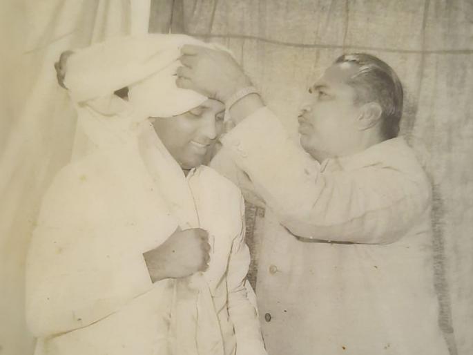 Sharad Pawar was elected as the youngest MLA and met Bhausaheb for the first time | किस्सा निवडणुकीचा! शरद पवार सर्वात तरुण आमदार म्हणून निवडून आले अन् प्रथम भाऊसाहेबांना भेटले Sharad Pawar was elected as the youngest MLA and met Bhausaheb for the first time | किस्सा निवडणुकीचा! शरद पवार सर्वात तरुण आमदार म्हणून निवडून आले अन् प्रथम भाऊसाहेबांना भेटले