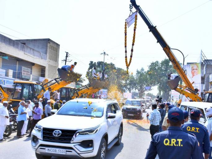 Exhibition of Pawar 'Power' in Akola | अकोल्यात पवार 'पॉवर'चे प्रदर्शन; खासदार शरद पवार यांचे जल्लोषात स्वागत Exhibition of Pawar 'Power' in Akola | अकोल्यात पवार 'पॉवर'चे प्रदर्शन; खासदार शरद पवार यांचे जल्लोषात स्वागत