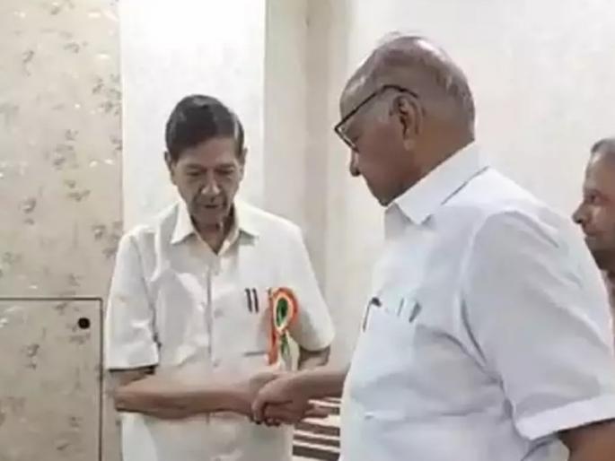 How are you now Sharad Pawar inquired about Girish Bapat health | कशीय आता तब्येत? गिरीश बापट यांच्या तब्येतीची शरद पवारांकडून विचारपूस How are you now Sharad Pawar inquired about Girish Bapat health | कशीय आता तब्येत? गिरीश बापट यांच्या तब्येतीची शरद पवारांकडून विचारपूस