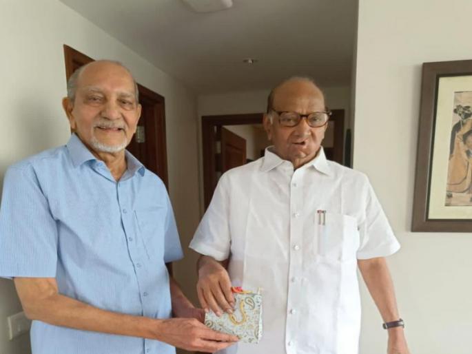 After losing to sharad pawar in the elections our friendship strings were tied Vitthal Maniyar | Friendship Day: निवडणुकीत साहेबांकडून पराभूत झाल्यावर आमच्या मैत्रीच्या तारा जुळल्या - विठ्ठल मणियार