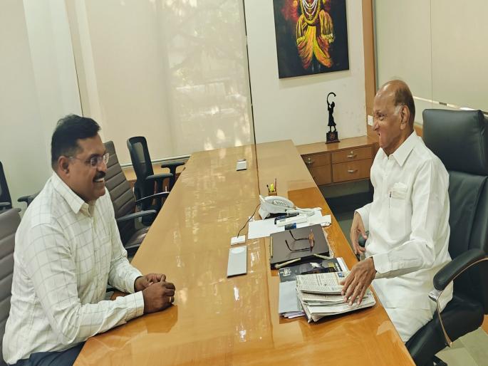 Abhay Singh Jagtap met Sharad Pawar, If Jagtap rebels, NCP Sharad Pawar candidate will be hit in Madha constituency | माढ्यात अभयसिंह जगतापांमुळे राष्ट्रवादीपुढे अजून तिढाच, शरद पवारांची घेतली भेट  Abhay Singh Jagtap met Sharad Pawar, If Jagtap rebels, NCP Sharad Pawar candidate will be hit in Madha constituency | माढ्यात अभयसिंह जगतापांमुळे राष्ट्रवादीपुढे अजून तिढाच, शरद पवारांची घेतली भेट