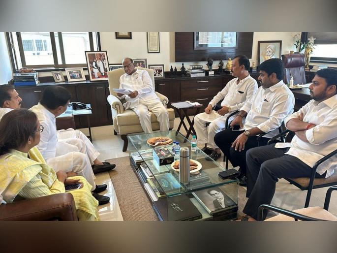 Sharad Pawar meeting for Damage Control in Congress High voltage meeting with important leaders | काँग्रेसमधील डॅमेज कंट्रोलसाठी थेट शरद पवार मैदानात; महत्त्वाच्या नेत्यांसोबत हाय व्होल्टेज बैठक Sharad Pawar meeting for Damage Control in Congress High voltage meeting with important leaders | काँग्रेसमधील डॅमेज कंट्रोलसाठी थेट शरद पवार मैदानात; महत्त्वाच्या नेत्यांसोबत हाय व्होल्टेज बैठक