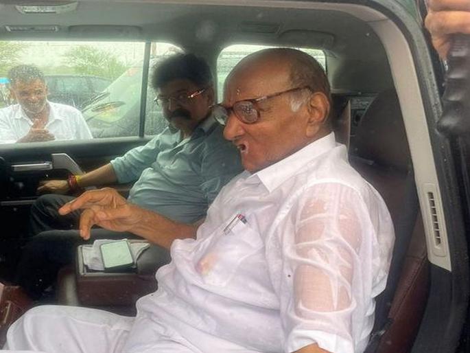 Sharad Pawar got wet in the rain again, Supriya Sule's post goes viral, will the atmosphere change? | झंझावाती दौरा, शरद पवार पुन्हा पावसात भिजले, सुप्रिया सुळेंची पोस्ट व्हायरल, वातावरण बदलणार? Sharad Pawar got wet in the rain again, Supriya Sule's post goes viral, will the atmosphere change? | झंझावाती दौरा, शरद पवार पुन्हा पावसात भिजले, सुप्रिया सुळेंची पोस्ट व्हायरल, वातावरण बदलणार?