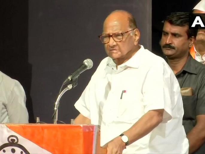 ncp chief sharad pawar express doubts over electoral officers during counting of votes | ईव्हीएममध्ये नव्हे, तर निवडणूक अधिकाऱ्यांकडून मतमोजणीवेळी गडबड- शरद पवार ncp chief sharad pawar express doubts over electoral officers during counting of votes | ईव्हीएममध्ये नव्हे, तर निवडणूक अधिकाऱ्यांकडून मतमोजणीवेळी गडबड- शरद पवार