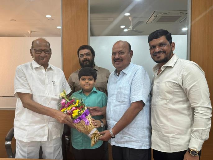 Former Pimpri Mayor Azam Pansare's meeting with Sharad Pawar Ajit Pawar Group Habkala | पिंपरीचे माजी महापौर आझम पानसरे यांची शरद पवारांशी भेट Former Pimpri Mayor Azam Pansare's meeting with Sharad Pawar Ajit Pawar Group Habkala | पिंपरीचे माजी महापौर आझम पानसरे यांची शरद पवारांशी भेट