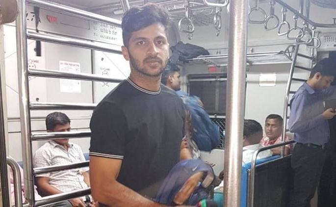 The Indian cricketer is still doing the train journey by rail | दक्षिण आफ्रिका दौरा गाजवून परतला अन् 'हा' क्रिकेटवीर चक्क लोकलने घरी गेला!