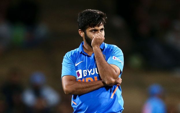 NZvsIND, 3rd ODI: fans troll Shardul Thakur after defamation defeat | NZvsIND, 3rd ODI : मानहानीकारक पराभवानंतर चाहत्यांनी केले Shardul Thakur ला ट्रोल