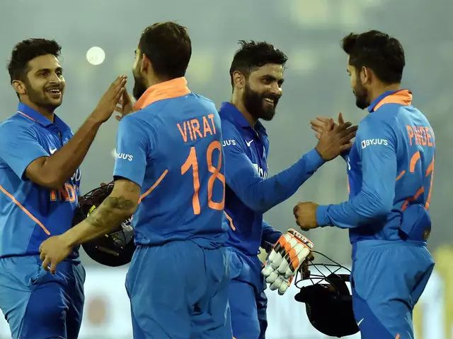 Get on the field and just come back after winning the match; Ravi Shastri Special advice was given to Shardul Thakur | मैदानात जा आणि सामना जिंकूनच परत ये; शार्दुल ठाकूरला दिला होता खास व्यक्तीने सल्ला