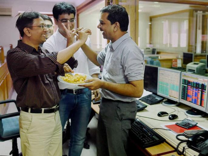 Stock market Investors jump on spunweb nonwoven IPO of rs96, subscribed 142 times; gmp surges 43 rupees premium | ₹96 च्या IPO वर गुंतवणूकदारांच्या उड्या, 142 पट सब्सक्राइब झाला; GMP ला 43 रुपयांचा फायदा!