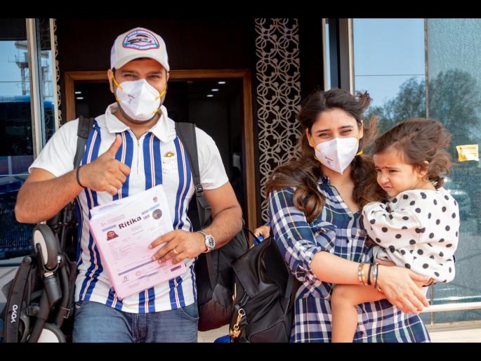 IPL 2020 : The Sharma family has checked-in, Rohit, Ritika and samaira in Dubai  | IPL 2020 : रोहित शर्मा फॅमिली दुबईत दाखल; मुंबई इंडियन्सनं शेअर केले प्रवासाचे फोटो