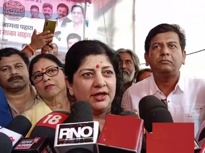 Take all the money home; So much collection of tolls that roads in the entire state will be made of cement: Sharmila Thackeray | सगळेच पैसे घरीच न्या; टोलचे एवढे कलेक्शन की, अख्ख्या राज्यातील रस्ते सिमेंटचे होतील: शर्मिला ठाकरे