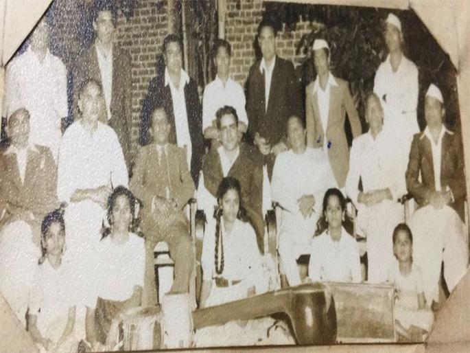 The person who came in Dhule with Prithviraj Kapoor was very special | पृथ्वीराज कपूर यांच्यासह धुळ्यात आलेल्या ‘त्या’ मुलाने वेधले होते लक्ष The person who came in Dhule with Prithviraj Kapoor was very special | पृथ्वीराज कपूर यांच्यासह धुळ्यात आलेल्या ‘त्या’ मुलाने वेधले होते लक्ष