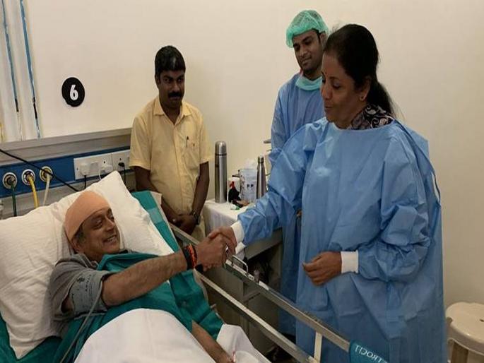 Nirmala Sitharaman visits Shashi Tharoor in hospital, Congress MP says ‘civility rare in Indian politics’ | शशी थरुरांच्या भेटीला निर्मला सितारमण; ट्विटरवरुन मानले आभार Nirmala Sitharaman visits Shashi Tharoor in hospital, Congress MP says ‘civility rare in Indian politics’ | शशी थरुरांच्या भेटीला निर्मला सितारमण; ट्विटरवरुन मानले आभार