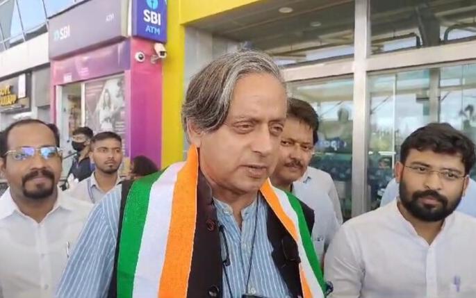 congress shashi tharoor said even crossing 200 is challenging bjp should change astrologer | २०० पार होणेही आव्हानात्मक, भाजपने ज्योतिषी बदलावा: शशी थरुर congress shashi tharoor said even crossing 200 is challenging bjp should change astrologer | २०० पार होणेही आव्हानात्मक, भाजपने ज्योतिषी बदलावा: शशी थरुर