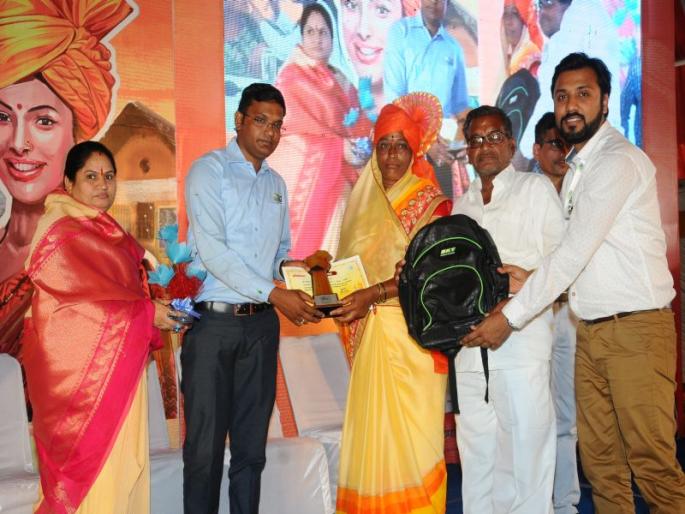 Shashikala Sheshrao Ghate Administration Award | उचंदेच्या सरपंच शशिकला शेषराव घाटे यांना प्रशासन/ई-प्रशासन पुरस्कार Shashikala Sheshrao Ghate Administration Award | उचंदेच्या सरपंच शशिकला शेषराव घाटे यांना प्रशासन/ई-प्रशासन पुरस्कार
