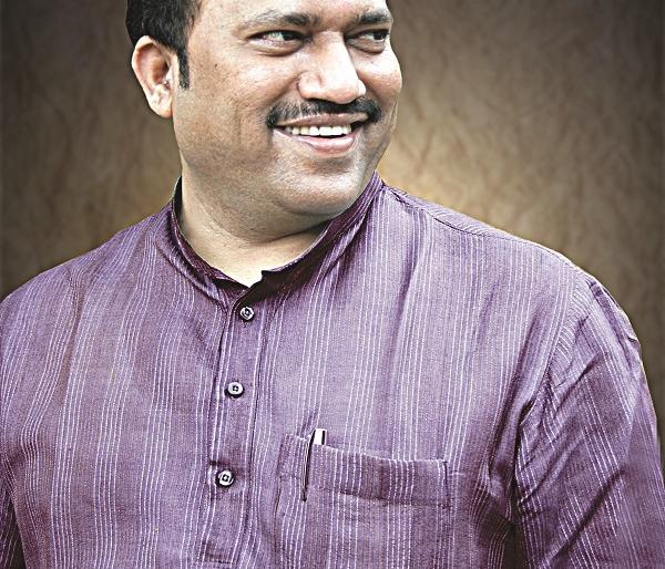 Return the money of the poor or show a joke: Shashikant Shinde | गरिबाचे पैसे परत करा अन्यथा हिसका दाखवू :शशिकांत शिंदे Return the money of the poor or show a joke: Shashikant Shinde | गरिबाचे पैसे परत करा अन्यथा हिसका दाखवू :शशिकांत शिंदे