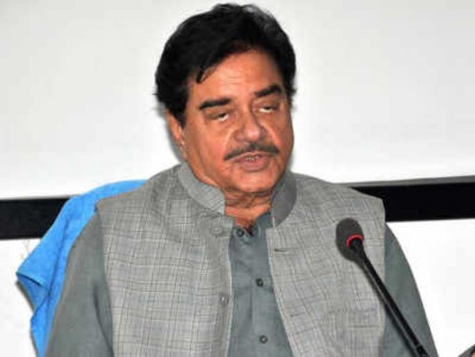 Shatrughan Sinha's meeting with Lalu | शत्रुघ्न सिन्हांनी घेतली लालूंची भेट  Shatrughan Sinha's meeting with Lalu | शत्रुघ्न सिन्हांनी घेतली लालूंची भेट