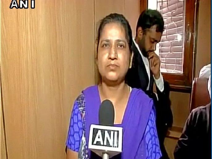 Understand the status of women in the Muslim community and make the law as early as possible - Shayar Bano | मुस्लिम समाजातील महिलांची स्थिती समजून घ्या आणि लवकरात लवकर कायदा बनवा - शायरा बानो Understand the status of women in the Muslim community and make the law as early as possible - Shayar Bano | मुस्लिम समाजातील महिलांची स्थिती समजून घ्या आणि लवकरात लवकर कायदा बनवा - शायरा बानो