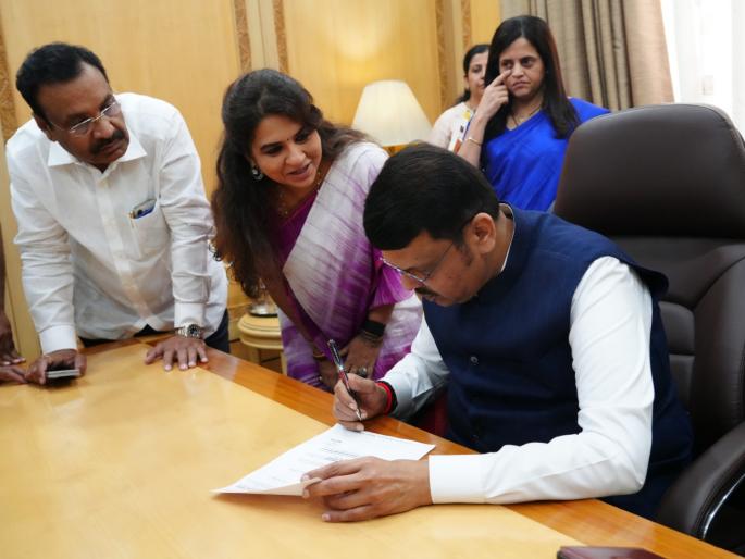 shaina nc meets chief minister devendra fadnavis for the Restoration of the Historic Mumbadevi Temple | मुंबादेवी मंदिराच्या जीर्णोद्धारासाठी शायना एनसी यांनी घेतली मुख्यमंत्री फडणवीसांची भेट