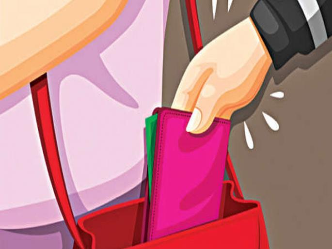 18,000 cash was extended from an old man pretending to be a policeman | पोलीस असल्याची बतावणी करत वृद्धाकडून लांबविली १८ हजारांची रोकड 18,000 cash was extended from an old man pretending to be a policeman | पोलीस असल्याची बतावणी करत वृद्धाकडून लांबविली १८ हजारांची रोकड