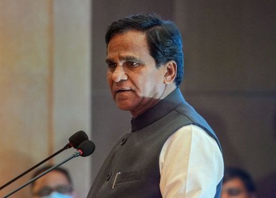 Disbursement of Prime Minister's Self Fund Loan by Raosaheb Danve in Jalna | जालन्यात रावसाहेब दानवेंच्या हस्ते प्रधानमंत्री स्वनिधी कर्जाचं वितरण; 4 हजार लाभार्थ्यांना 5 कोटी रुपयांचं वाटप Disbursement of Prime Minister's Self Fund Loan by Raosaheb Danve in Jalna | जालन्यात रावसाहेब दानवेंच्या हस्ते प्रधानमंत्री स्वनिधी कर्जाचं वितरण; 4 हजार लाभार्थ्यांना 5 कोटी रुपयांचं वाटप