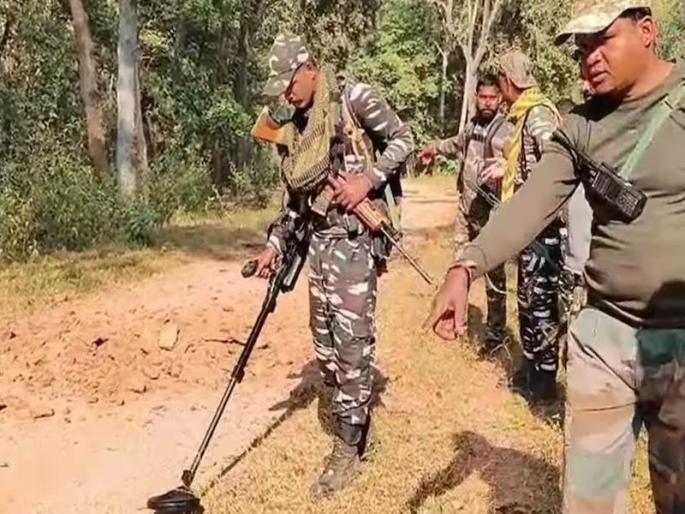 Naxal attack in Chhattisgarh ahead of CM's swearing-in, one jawan death in IED blast | छत्तीसगडमध्ये मुख्यमंत्र्यांच्या शपथविधीपूर्वी नक्षलवादी हल्ला, IED स्फोटात एक जवान शहीद Naxal attack in Chhattisgarh ahead of CM's swearing-in, one jawan death in IED blast | छत्तीसगडमध्ये मुख्यमंत्र्यांच्या शपथविधीपूर्वी नक्षलवादी हल्ला, IED स्फोटात एक जवान शहीद