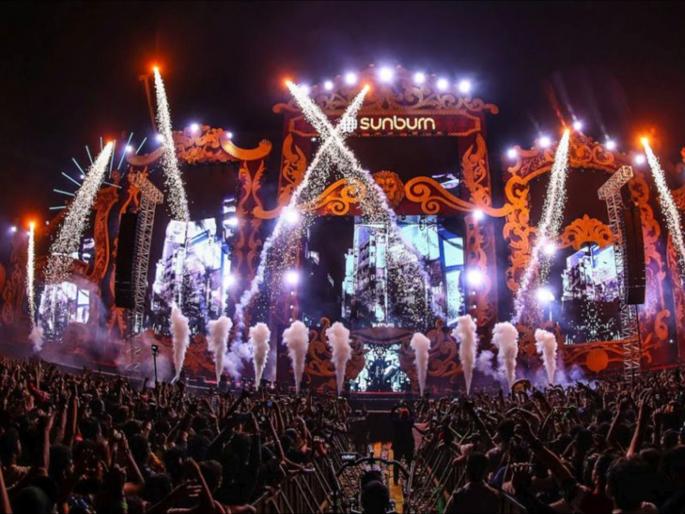 two factions in bjp over sunburn festival issue and movement among ministers and mla | सनबर्नप्रश्नी भाजपमध्ये दोन गट; मंत्री-आमदारांत चलबिचल two factions in bjp over sunburn festival issue and movement among ministers and mla | सनबर्नप्रश्नी भाजपमध्ये दोन गट; मंत्री-आमदारांत चलबिचल