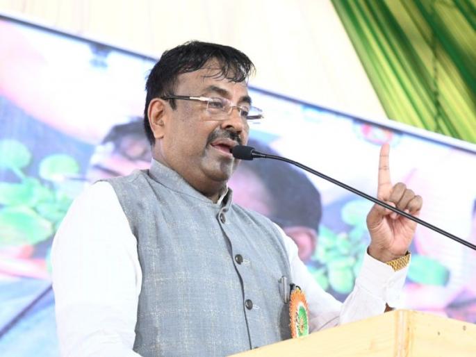 Let us resolve to advance Chandrapur by the Panchapran Oath; Minister Sudhir Mungantiwar's call in the program 'Meri Mati Mera Desh' | पंचप्रण शपथेतून चंद्रपूरला प्रगत करण्याचा संकल्प करुया; ‘मेरी माटी मेरा देश’ कार्यक्रमात सुधीर मुनगंटीवारांचे आवाहन Let us resolve to advance Chandrapur by the Panchapran Oath; Minister Sudhir Mungantiwar's call in the program 'Meri Mati Mera Desh' | पंचप्रण शपथेतून चंद्रपूरला प्रगत करण्याचा संकल्प करुया; ‘मेरी माटी मेरा देश’ कार्यक्रमात सुधीर मुनगंटीवारांचे आवाहन
