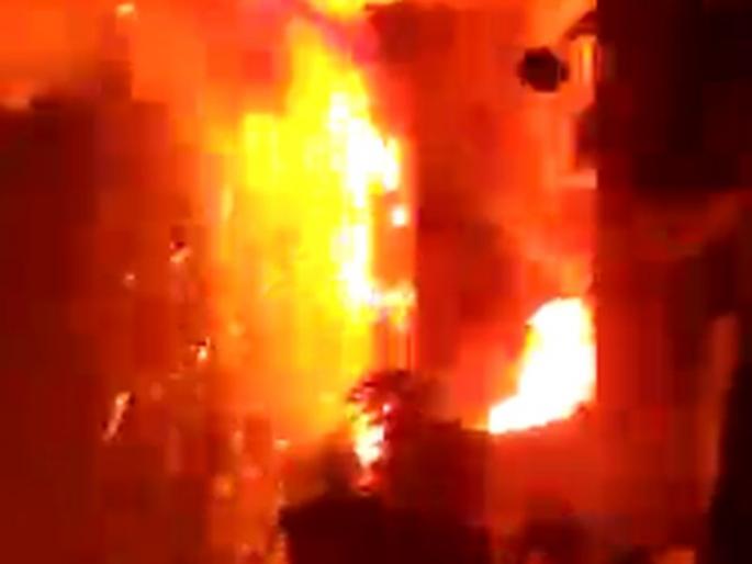 Unauthorized lodge of former BJP corporator of Bhayander set on fire | भाईंदरच्या माजी भाजपा नगरसेवकाच्या अनधिकृत लॉज अन् बारला आग 