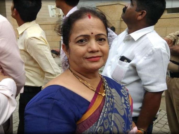 MNS leader Santosh Dhuri has taunt to Mayor Kishori Pednekar | " मी, माझं आणि मलाच; आई 'बबड्या'साठी एवढं तर करणारच"