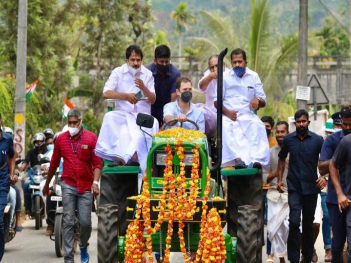 The problem of farmers was known to the world, the government ignored it | शेतकऱ्यांचे प्रश्न जगाला कळले, सरकारचे दुर्लक्ष; केरळमध्ये काँग्रेसची ट्रॅक्टर रॅली The problem of farmers was known to the world, the government ignored it | शेतकऱ्यांचे प्रश्न जगाला कळले, सरकारचे दुर्लक्ष; केरळमध्ये काँग्रेसची ट्रॅक्टर रॅली