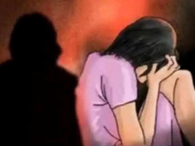 Sexual abuse of college girl by seduction; Five months pregnant | कॉलेजकन्येला फुस लावून लैंगिक शोषण; पाच महिन्यांची गर्भवती Sexual abuse of college girl by seduction; Five months pregnant | कॉलेजकन्येला फुस लावून लैंगिक शोषण; पाच महिन्यांची गर्भवती