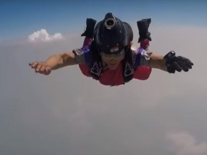 Nayawe sky diving! Vikram of Sheetal Mahajan of Pune | नऊवारी नेसून स्काय डायव्हिंग! पुण्याच्या शीतल महाजन यांचा विक्रम Nayawe sky diving! Vikram of Sheetal Mahajan of Pune | नऊवारी नेसून स्काय डायव्हिंग! पुण्याच्या शीतल महाजन यांचा विक्रम