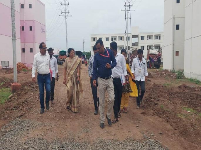 The voice of 'Ghumel mother's letter is lost even in Ray Nagar' will be heard in 40 Anganwadis | 'रे नगरातही घुमेल आईच पत्र हरवलं'चा आवाज ४० अंगणवाड्या होणार सुरु The voice of 'Ghumel mother's letter is lost even in Ray Nagar' will be heard in 40 Anganwadis | 'रे नगरातही घुमेल आईच पत्र हरवलं'चा आवाज ४० अंगणवाड्या होणार सुरु