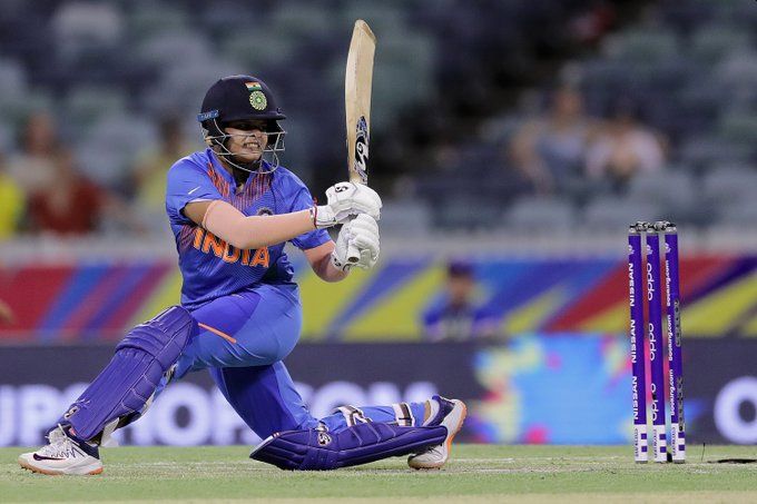 ICC Women's T20 World Cup: India given 143 runs target to Bangladesh | ICC Women's T20 World Cup : भारताचे बांगलादेशपुढे १४३ धावांचे आव्हान