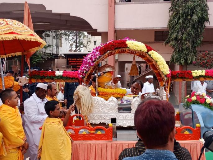 Shri Gajanan Maharaj Festival: millions of devotees gatherd |  श्री गजानन महाराज प्रकटदिन महोत्सव : लक्षावधी भाविकांच्या श्रद्धेने फुलली संतनगरी Shri Gajanan Maharaj Festival: millions of devotees gatherd |  श्री गजानन महाराज प्रकटदिन महोत्सव : लक्षावधी भाविकांच्या श्रद्धेने फुलली संतनगरी