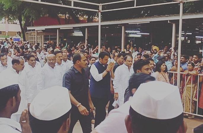 Chief Minister visit Gajanan Maharaj's temple at Shegaon | मुख्यमंत्र्यांनी घेतले गजानन महाराजांचे दर्शन Chief Minister visit Gajanan Maharaj's temple at Shegaon | मुख्यमंत्र्यांनी घेतले गजानन महाराजांचे दर्शन